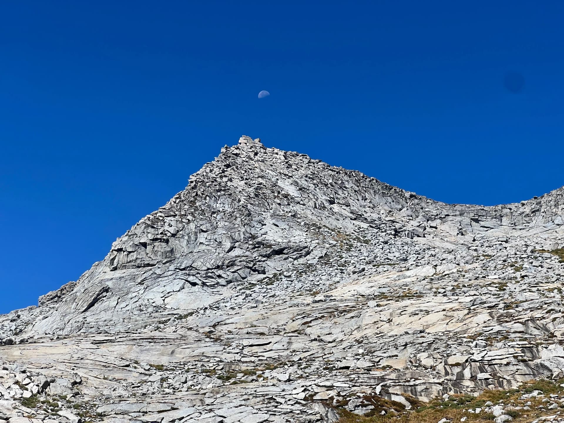 View from Buck Creek looking back West at Pterodactyl Pass with Moon.