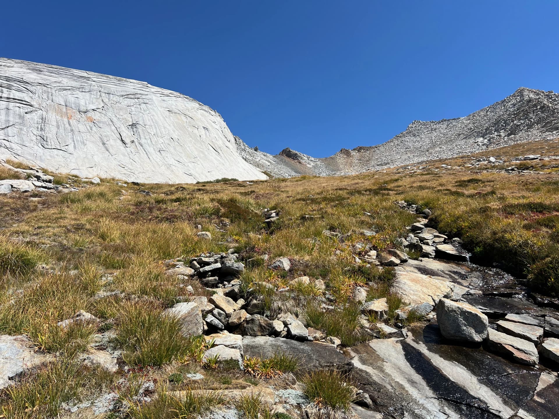 Looking up to Elizabeth Pass with an absolute unit of a granite wall on the West side.